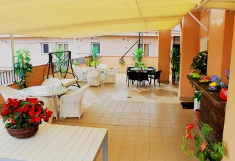 Royal Inn Aparthotel has Balcony rooms