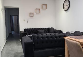 Harmonie 2 chambres parking et wifi gratuits has Balcony rooms