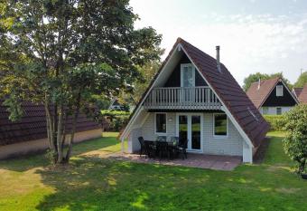 Gezellig en luxe vakantiehuis op rustig en kindvriendelijk park has Balcony rooms