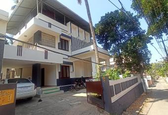 Ritu Homestay has Balcony rooms