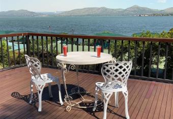 Marina Views Guesthouse has Balcony rooms