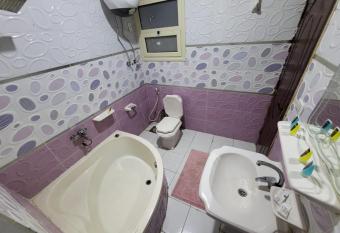 Pyramid Stars Inn has rooms with a private hot tub