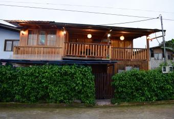 Hostal Los Farolitos has Balcony rooms