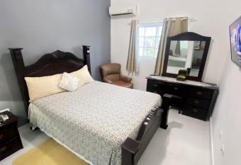 Quiet Apartment, 3 Minutes From The Beach, 24H Security, Excellent Internet allows 18 year olds to book a room