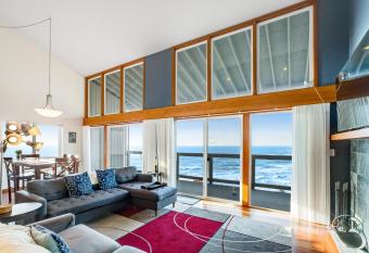 Sterling Seas has Balcony rooms