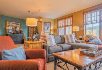 Main Street Station V has Balcony rooms