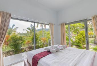 Gapul pinpilinPauxa has rooms with a private hot tub