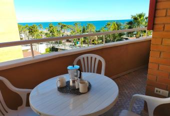 ACV - Isla Park - 1   linea planta 4 norte allows 18 year olds to book a room