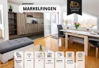 Gro  z  gige Ferienwohnung mit zwei Sonnenbalkonen in bester Bodenseelage l 1 Minute zum Bodensee l 2 Zimmer l Vollausgestattete K  che l Free-WLAN l Willkommen im Apartment Markelfingen has Balcony rooms