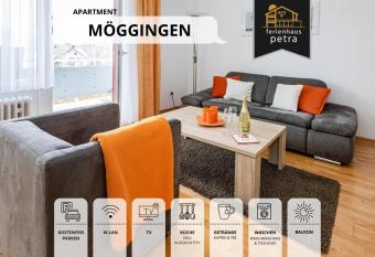Gro  e moderne Ferienwohnung in bester Bodenseelage l 1 Minute zum Bodensee l 2 Zimmer l Vollausgestattete K  che l Sonnenbalkon l WLAN l Willkommen im Apartment M  ggingen has Balcony rooms