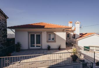 Cabanelas Country House - Casa do Lu  s has Balcony rooms