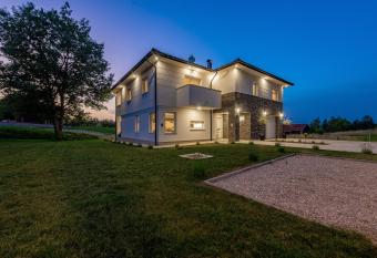 Villa Artemis has Balcony rooms