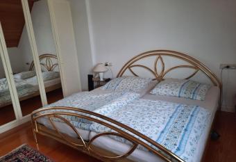 Wohnen beim Uswatta Liyanage allows 18 year olds to book a room