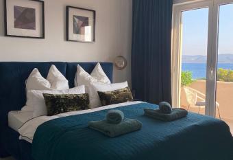 Blue View has Balcony rooms