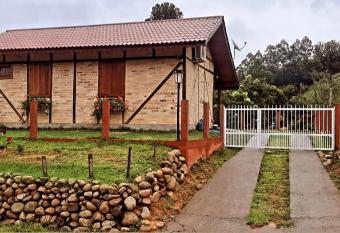 Caminhos da Serra do Tabuleiro - Chal   das   rvores has Balcony rooms