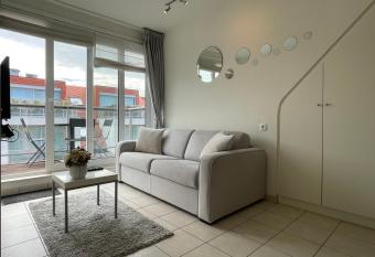 Penthousestudio Gaudi met zonneterras en zicht op zee has Balcony rooms