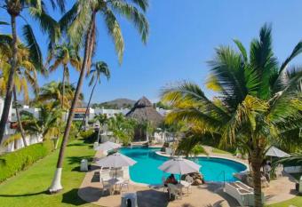 Villa Sol has rooms with a private hot tub