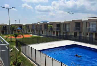 Acogedora y Hermosa Casa Familiar con WiFi has Balcony rooms