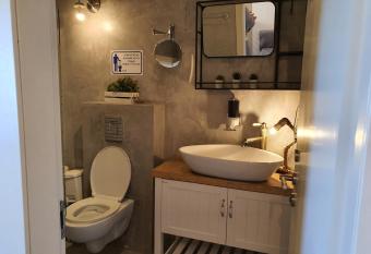            -                                                       has rooms with a private hot tub