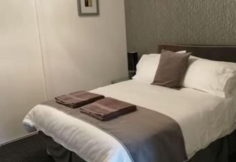 Avalon Studio. Comfy well equipped cosy studio. allows 18 year olds to book a room