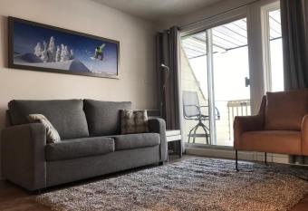 Magog Waterfront Condo has Balcony rooms