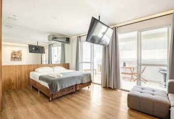 Confort  vel Loft em Santo Amaro -Alto da Boa Vista has rooms with a private hot tub