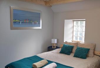 Le filet Cherbourgeois allows 18 year olds to book a room