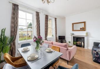 Garden maisonette in Bath city centre allows 18 year olds to book a room