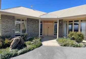 Arthur s House at Carrick Winery has Balcony rooms