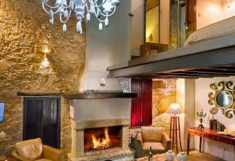 Oinoessa Traditional Boutique Guest Houses allows 18 year olds to book a room