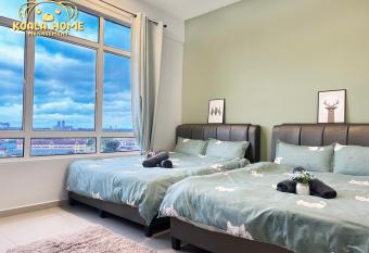 NEW!! Loving Night Novo 2BR 4-9pax I Jonker I Netflix I Family has rooms with a private hot tub