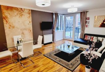 Double King Suite, Canary Wharf waterfront has Balcony rooms