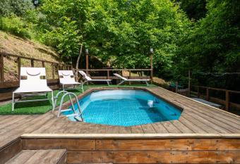 Antico casale toscano sulla collina has Balcony rooms