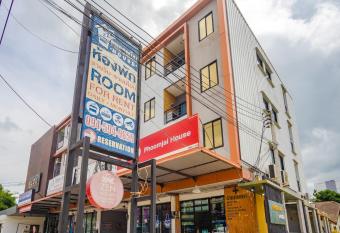 Phoomjai House allows 18 year olds to book a room