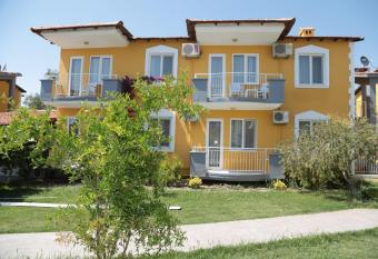 Comfortable Hotel Room with Shared Pool near Beach in Kusadasi allows 18 year olds to book a room