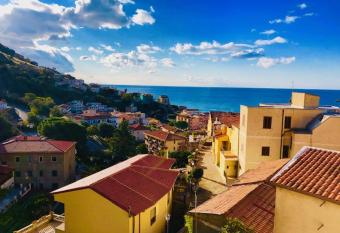 Casa 4 Novembre has Balcony rooms