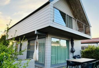 Ons Maashuisje has Balcony rooms