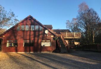 Welcome to Pine Chalet allows 18 year olds to book a room