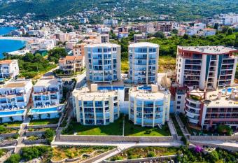 Sky Fort Apartments has Balcony rooms