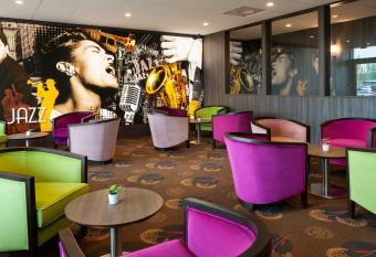 H  tel Roi Soleil Prestige Plaisir allows 18 year olds to book a room