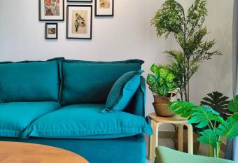 No.15 Eighties 80 s @ Retro interior near Sunway allows 18 year olds to book a room