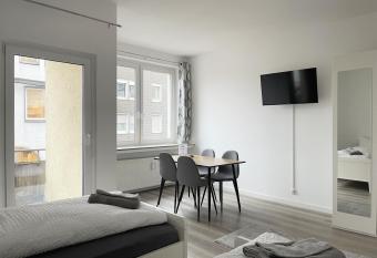 Zentrale Studios f  r Monteure I home2share has Balcony rooms