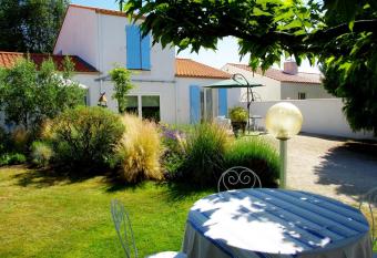    Maxethel has Balcony rooms