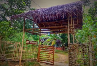 Home in the Island has Balcony rooms