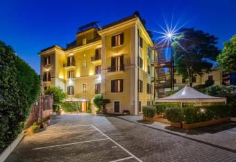 Romoli Hotel has Balcony rooms