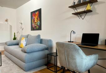 Modernes Apartment I Parkplatz I Netflix I Zentrum allows 18 year olds to book a room