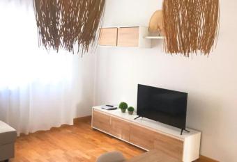 Apartamento con piscina Navarrete has Balcony rooms