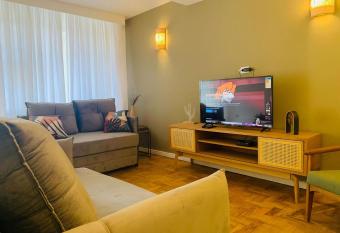 LINDO SOBRADO ( 3 min Consulado EUA) has Balcony rooms