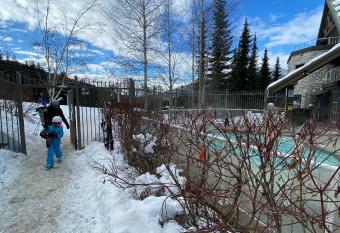 ASPENS ON THE MOUNTAIN - SKI In Out - POOL AND HOT TUBS has Balcony rooms