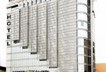 Warwick Riyadh Al Wezarat allows 18 year olds to book a room